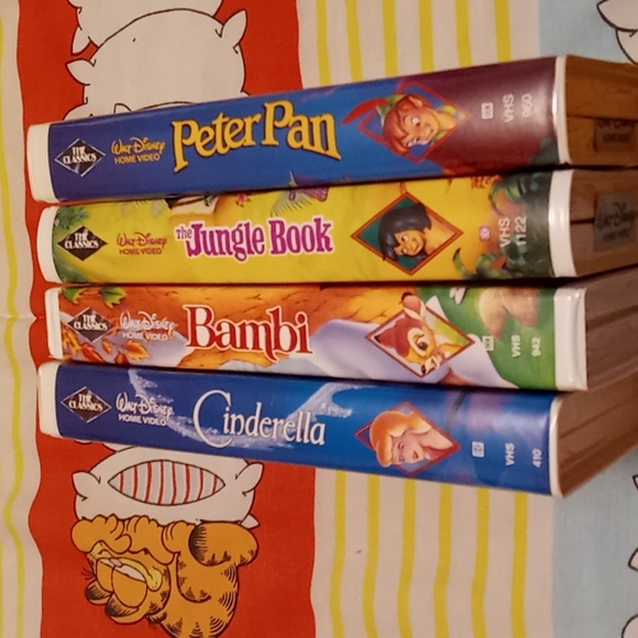 Barely Used, Like New, Lot of 4 Disney VHS Vintage & Collectible Movie Classics - Picture 6 of 15